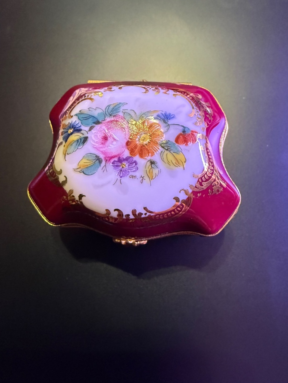 Limoges Porcelaine 24K Gold Trim Trinket Box